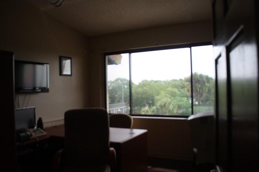 More Photos Of 2210 S Front St, Melbourne Office For Lease