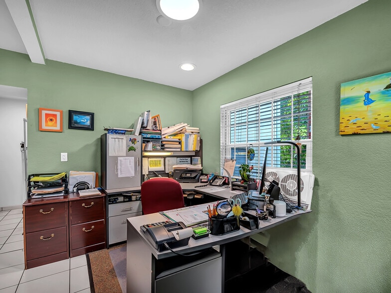 More Photos Of 660 Miller Dr, Miami Springs Research And Development For Sale