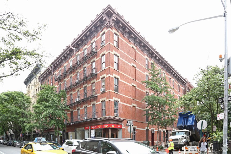 More Photos Of 120-126 Christopher St, New York Apartments For Lease
