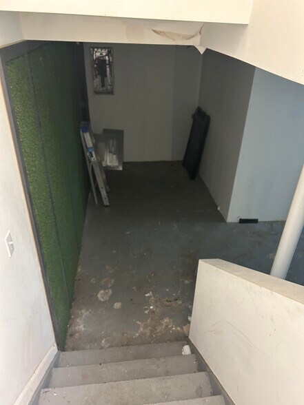 More Photos Of 645-647 Broadway, New York Apartments For Lease