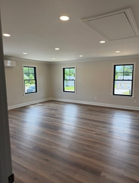 More Photos Of 12418 County Line Rd, Madison Office For Lease