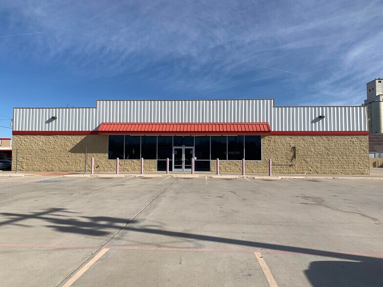 Primary Photo Of 400 W 2nd St, Clarendon Freestanding For Sale