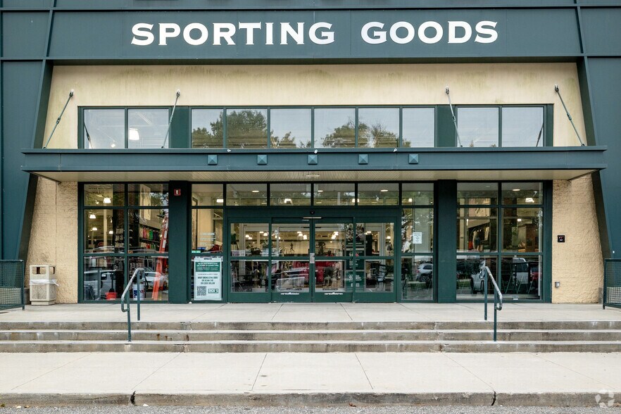 More Photos Of 6070 Jericho Tpke, Commack General Retail For Lease