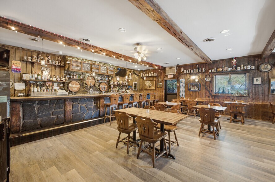 More Photos Of 352 Quaker Rd, Queensbury Restaurant For Sale