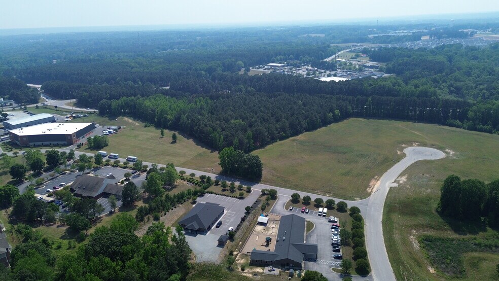 More Photos Of 196 Annette Dr, Benson Office For Sale