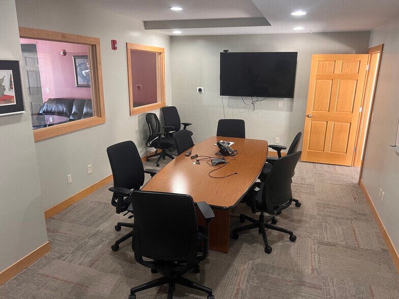 More Photos Of 6500 University Ave, Windsor Heights Apartments For Lease