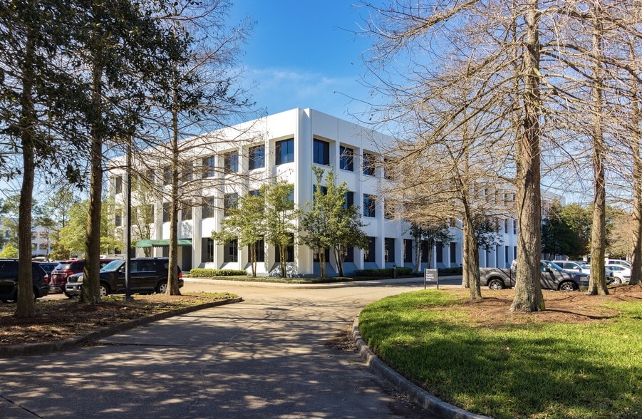 More Photos Of 120 Mallard St, Saint Rose Office For Lease