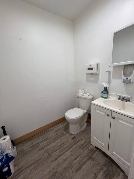 More Photos Of 612 Colonial Ave, Elsmere Light Distribution For Lease