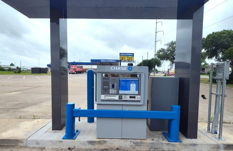 More Photos Of 3302-3402 N Buckner Blvd, Dallas Unknown For Lease