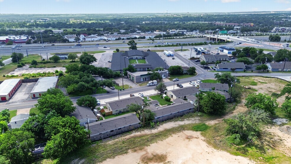 More Photos Of 1500 Park Ln, Georgetown Multifamily For Sale