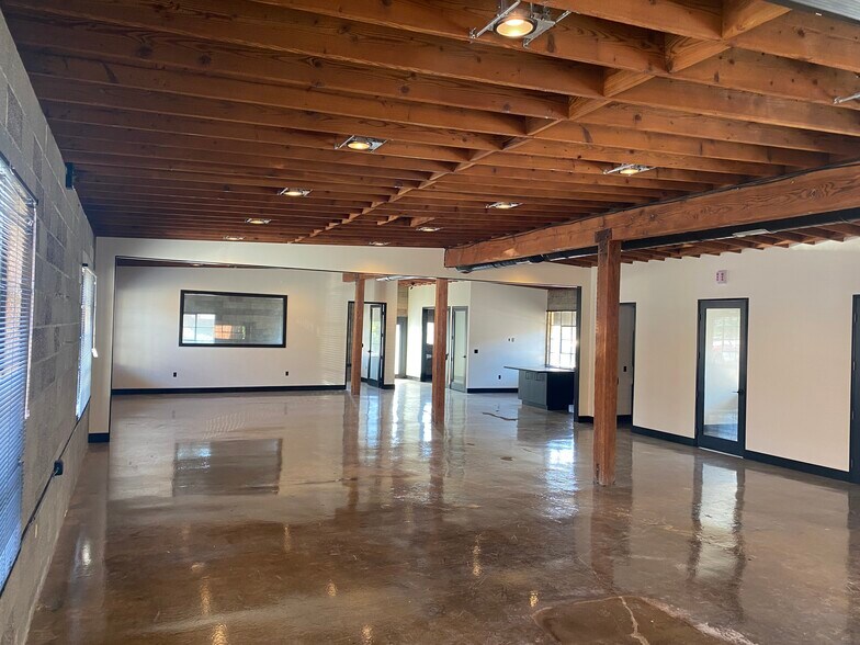 More Photos Of 607 E El Segundo Blvd, El Segundo Flex For Lease