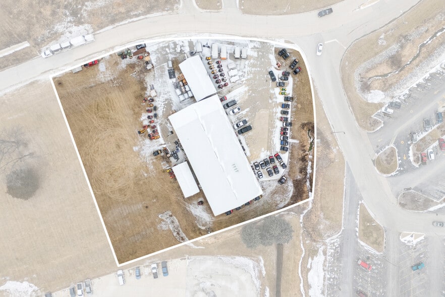 More Photos Of 1001 Short St, Decorah Auto Dealership For Sale