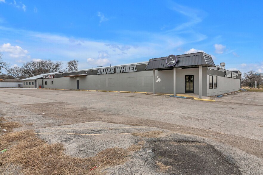 More Photos Of 7628 Corina Dr, Fort Worth Skating Rink For Sale