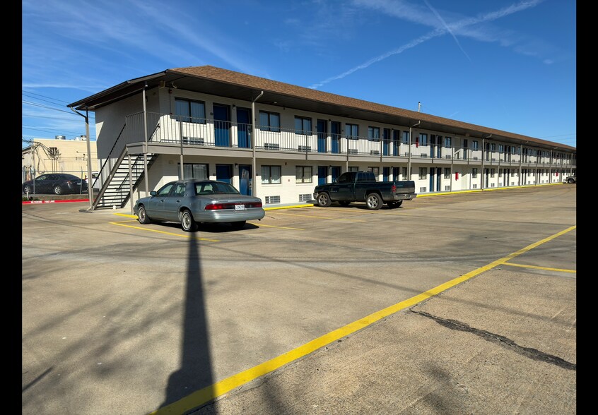 More Photos Of 2331 Lake Rd, Dyersburg Hotel For Sale