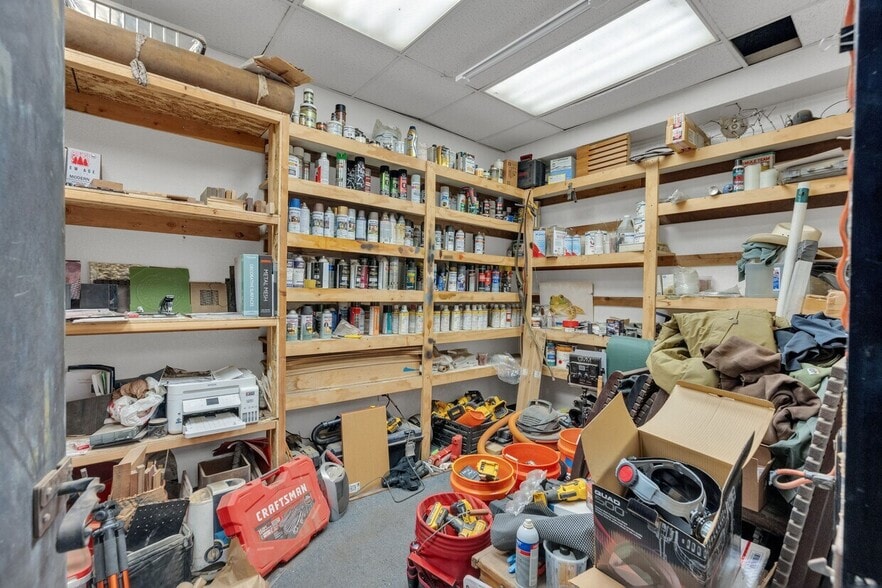 More Photos Of 332 Norfolk St, Aurora Flex For Sale