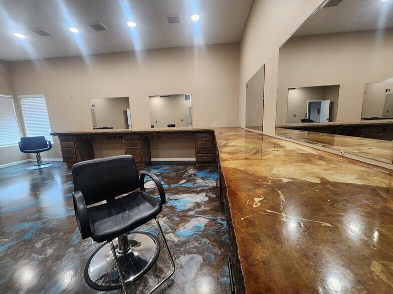 More Photos Of 109 W Poplar St, Harrisburg Specialty For Sale