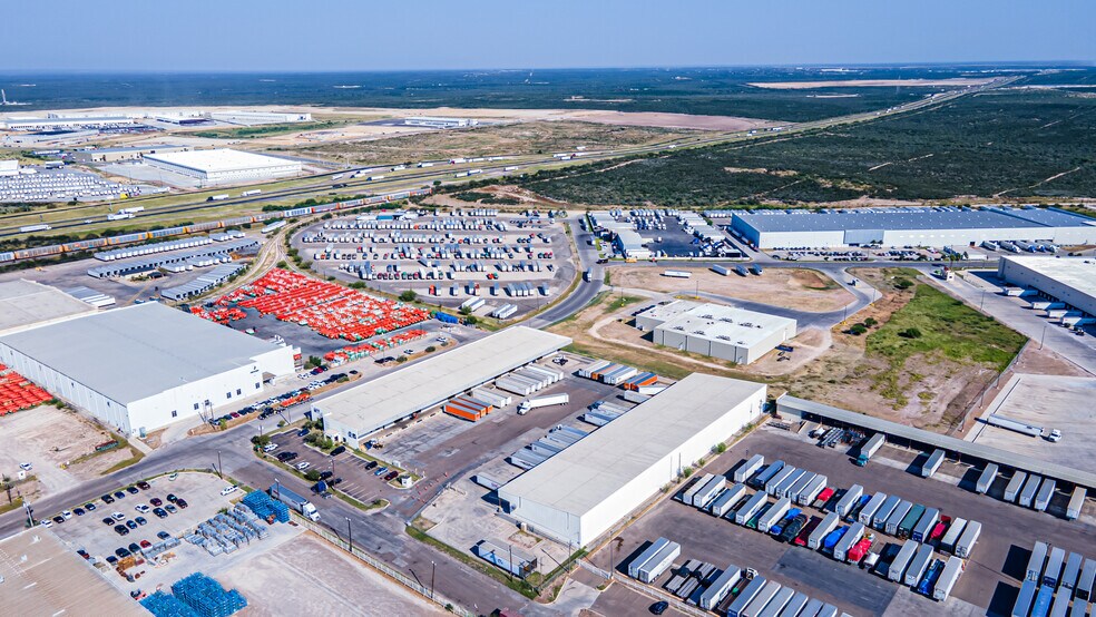 More Photos Of 13806 N Unitec Dr, Laredo Warehouse For Lease