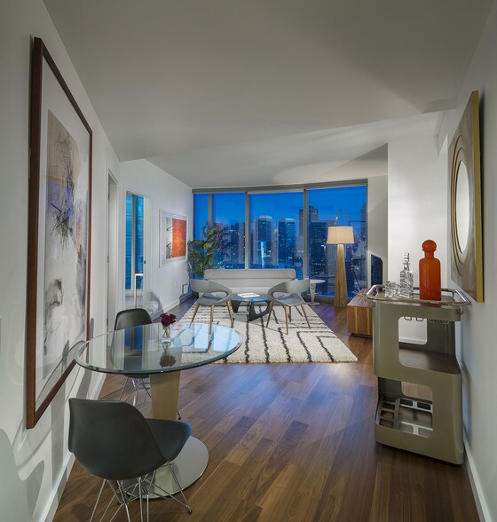 More Photos Of 399 Fremont St, San Francisco Apartments For Lease