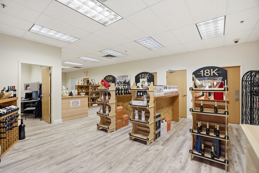 More Photos Of 678 Andover St, Lawrence Light Manufacturing For Lease