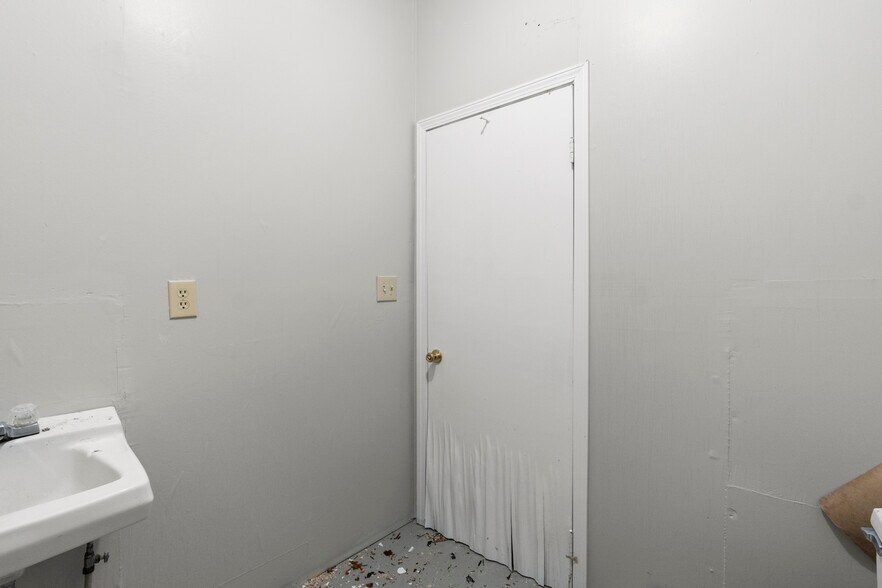 More Photos Of 3 Johnson Ave, Newnan Office Residential For Sale
