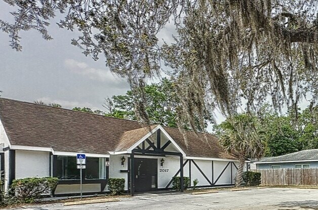 More Photos Of 2017 W Main St, Leesburg Office For Lease
