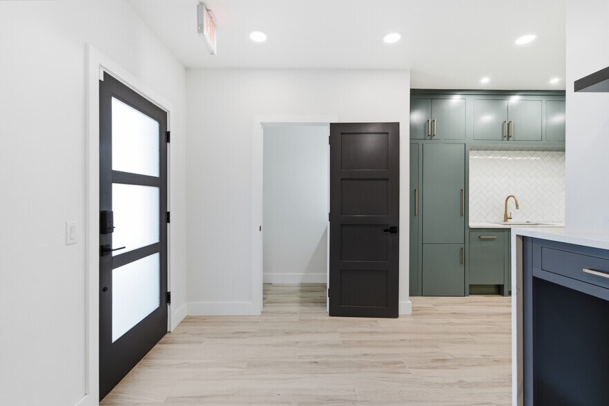 More Photos Of 1420 Linwood Blvd, Oklahoma City Office For Sale