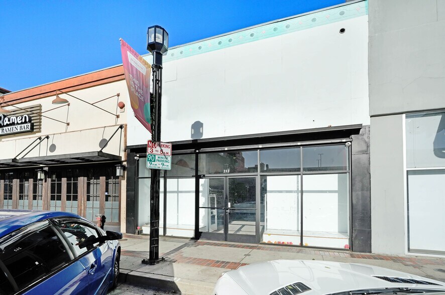 More Photos Of 212 N San Fernando Blvd, Burbank Storefront For Sale