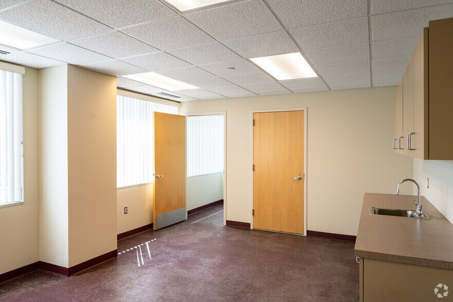 More Photos Of 1455 S Lapeer Rd, Lake Orion Hospital For Lease