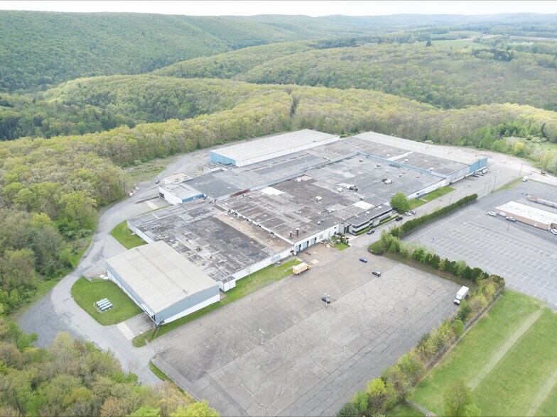 More Photos Of 143 Mahanoy Ave, Tamaqua Distribution For Lease