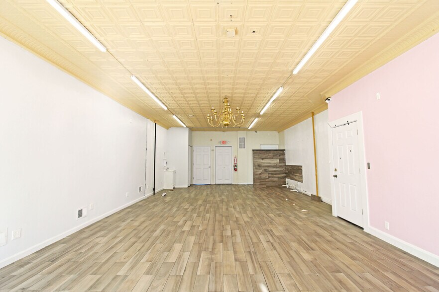 More Photos Of 308-312 S Main St, Wharton General Retail For Lease