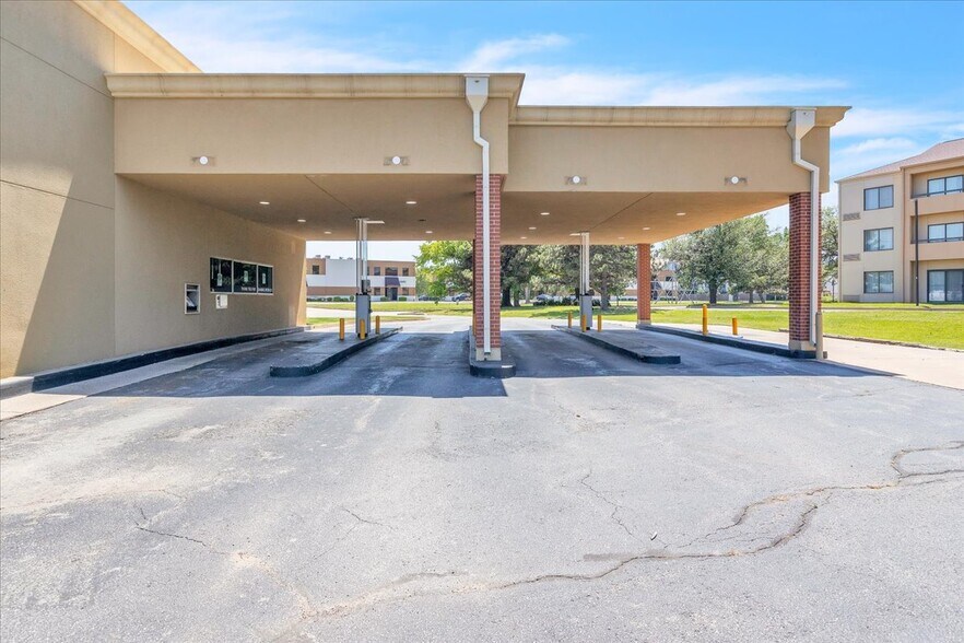 More Photos Of 809 Cornell Pky, Oklahoma City Storefront Retail Residential For Sale