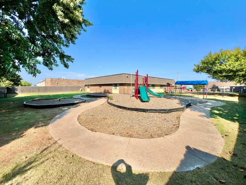 More Photos Of 16301 N Santa Fe Ave, Edmond Daycare Center For Lease