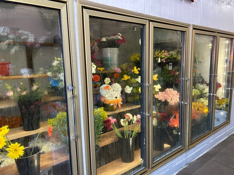 More Photos Of 1856 W Washington Blvd, Los Angeles General Retail For Sale