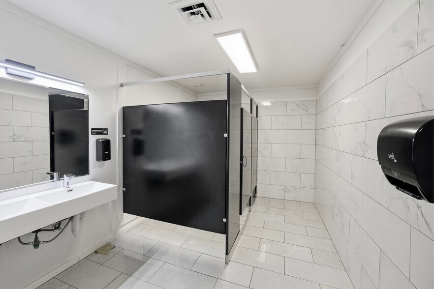 More Photos Of 4405-4435 Liberty Rd S, Salem Restaurant For Lease