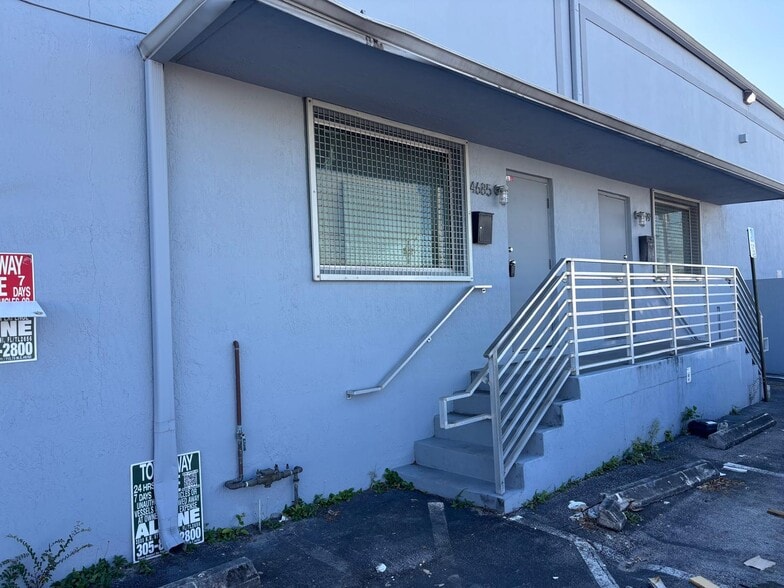 More Photos Of 4671-4685 E 11th Ave, Hialeah Warehouse For Lease