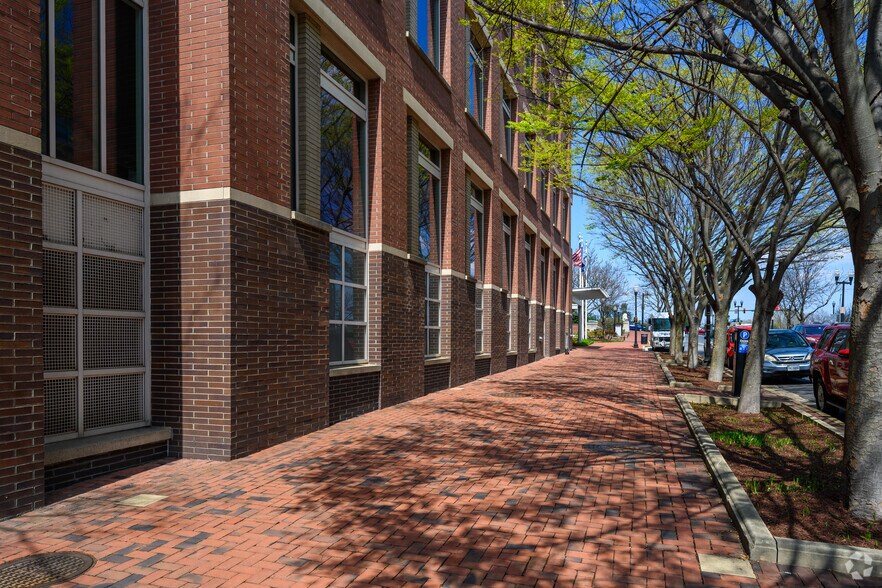 More Photos Of 2000 Duke St, Alexandria Office For Sale