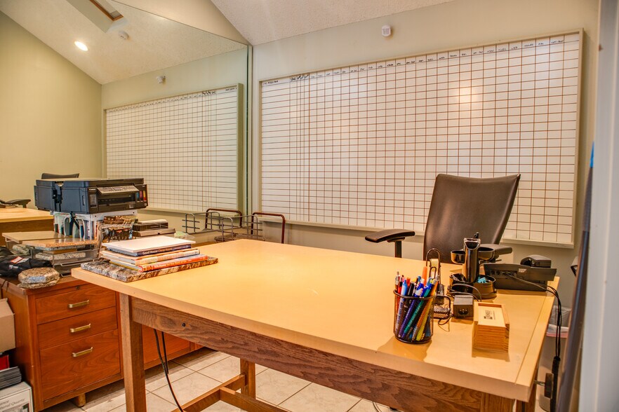More Photos Of 5008 Locust St, Bellaire Office For Sale