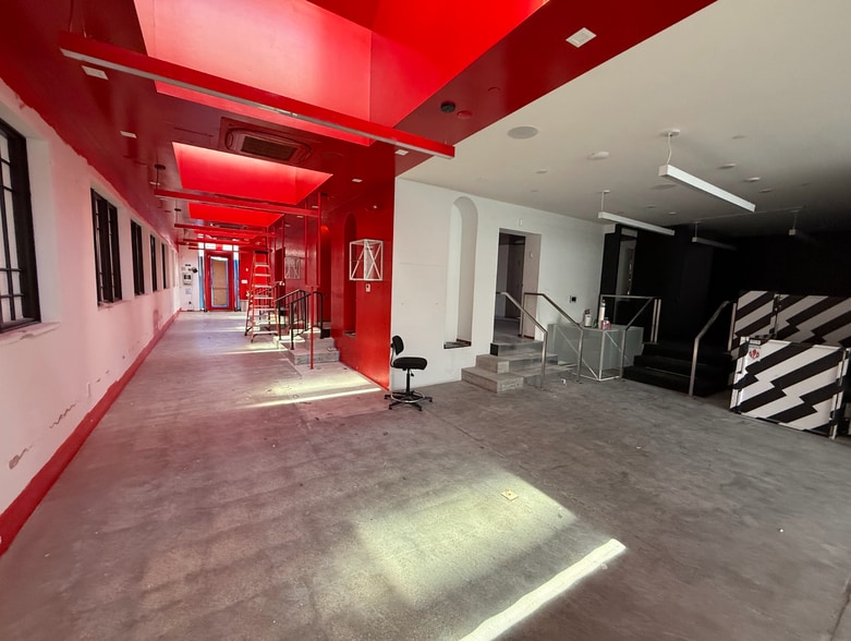 More Photos Of 909 Collins Ave, Miami Beach Restaurant For Sale
