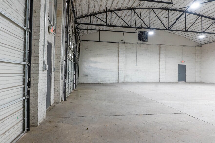 More Photos Of 122 Atando Ave, Charlotte Service For Lease