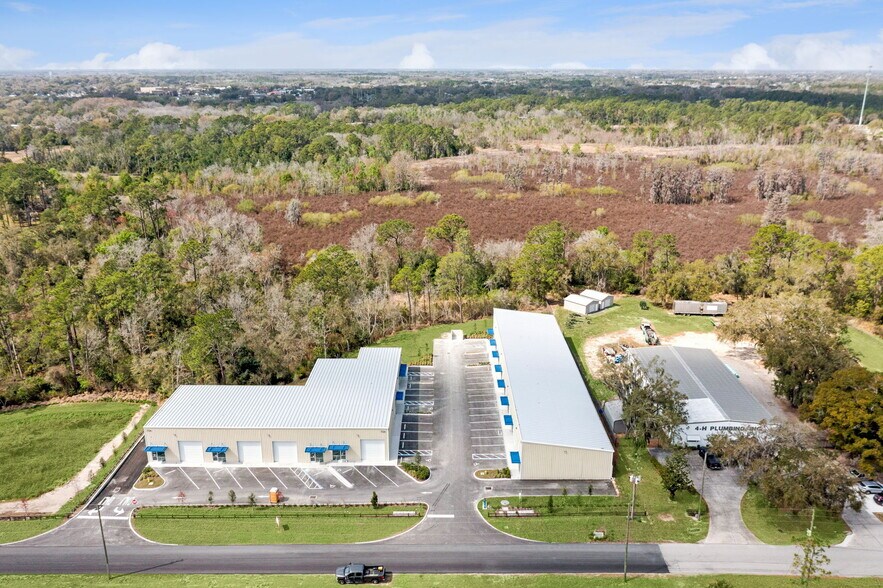 More Photos Of 7120 Sampey Rd, Groveland Business Park For Lease
