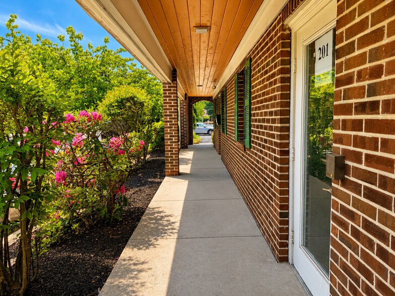 More Photos Of 600 Louis Dr, Warminster Township Office For Sale