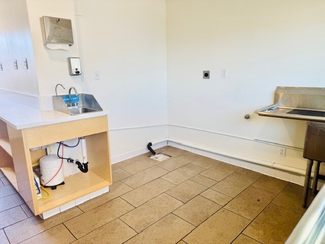More Photos Of 4204 Rolando Blvd, San Diego Storefront For Lease