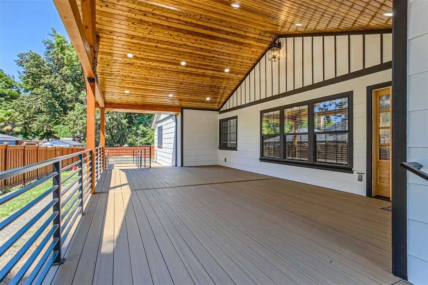 More Photos Of 8955 SW Club Meadow Ln, Portland Continuing Care Retirement Community For Sale