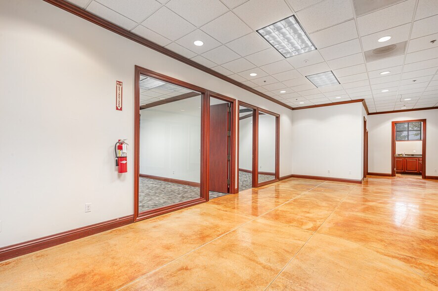 More Photos Of 810 Denbeste Ct, Windsor Office For Lease