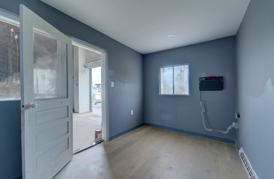 More Photos Of 110 McCauley Dr, Timberville Warehouse For Sale