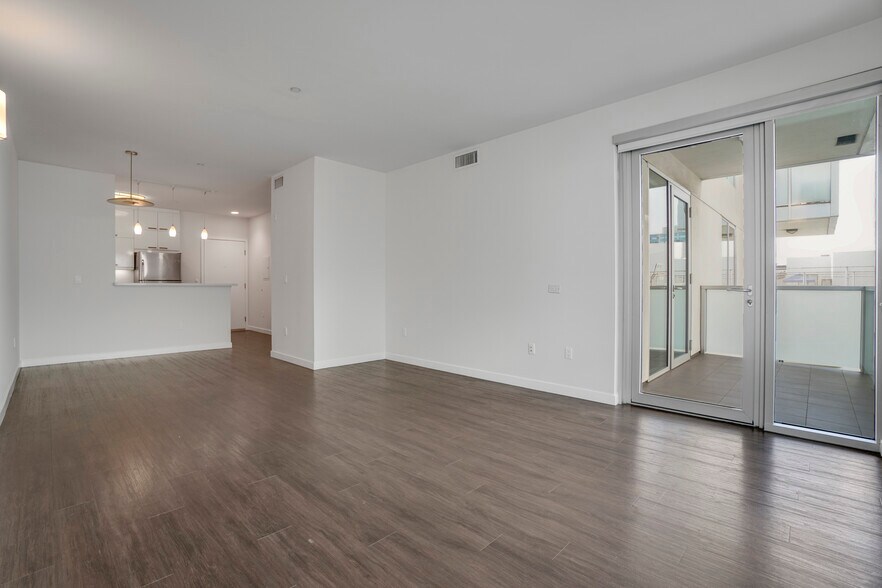 More Photos Of 525 Santa Monica Blvd, Santa Monica Apartments For Sale