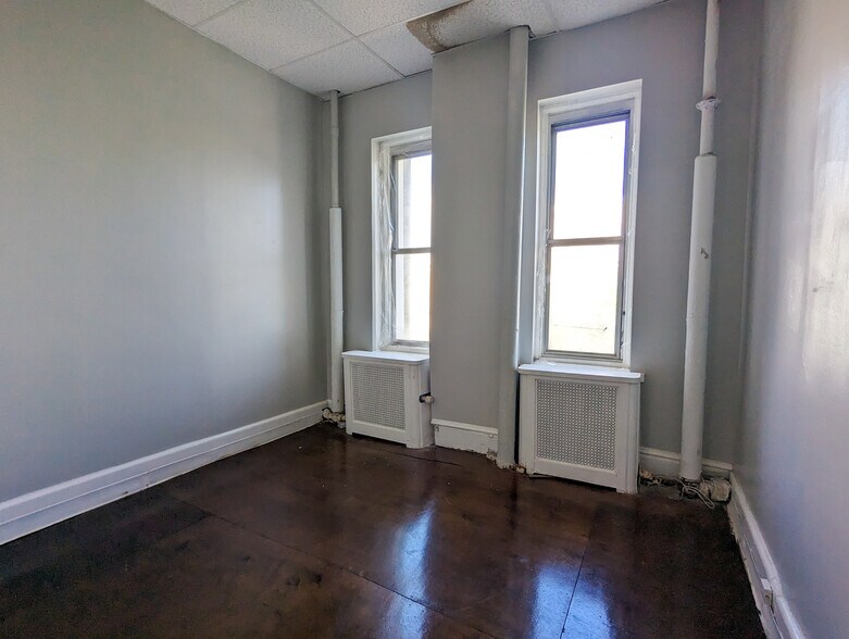 More Photos Of 1901 W Tioga St, Philadelphia Schools For Sale