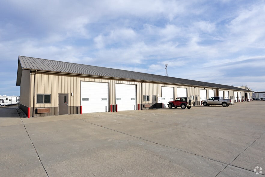 Primary Photo Of 1300-1310 N 14th St, Indianola Warehouse For Lease