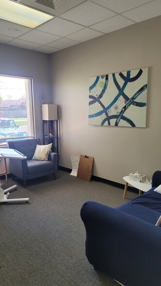 More Photos Of 500 S Polk St, Greenwood Showroom For Lease