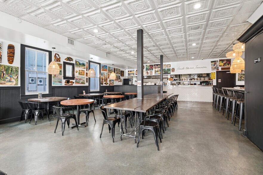 More Photos Of 8227-8229 Oak St, New Orleans Restaurant For Sale